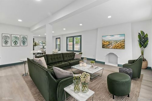 15781 Washburn St, Detroit, MI, 48238-1092 | Card Image