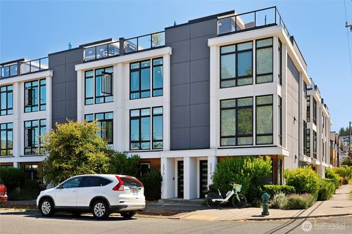 3070 61st Ave Sw, Seattle, WA, 98116-2811 | Card Image
