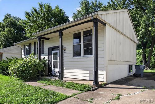 1440 Columbus Dr, Saint Louis, MO, 63138-2612 | Card Image