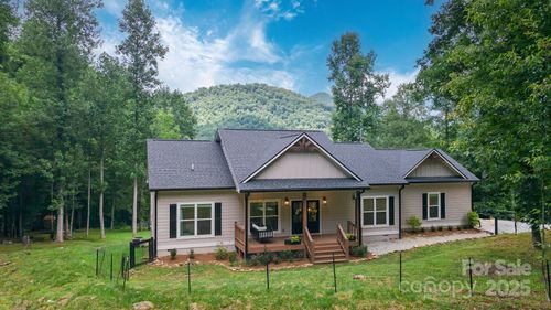 121 Rocky Branch Rd, Franklin, NC, 28734-3827 | Card Image