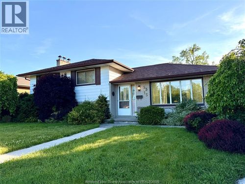 1315 Olive Rd, Windsor, ON, N8Y4M3 | Card Image