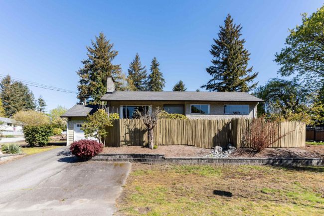 21671 Donovan Avenue, House other with 5 bedrooms, 2 bathrooms and 4 parking in Maple Ridge BC | Image 2