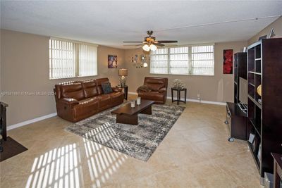 810 - 1811 Jefferson St, Condo with 2 bedrooms, 2 bathrooms and null parking in Hollywood FL | Image 1