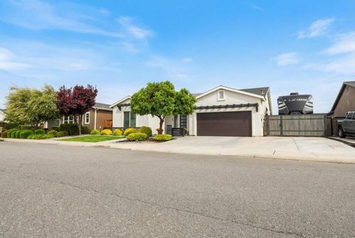 9218 Manor Glen Ln, Shafter, CA, 93263-9434 | Card Image