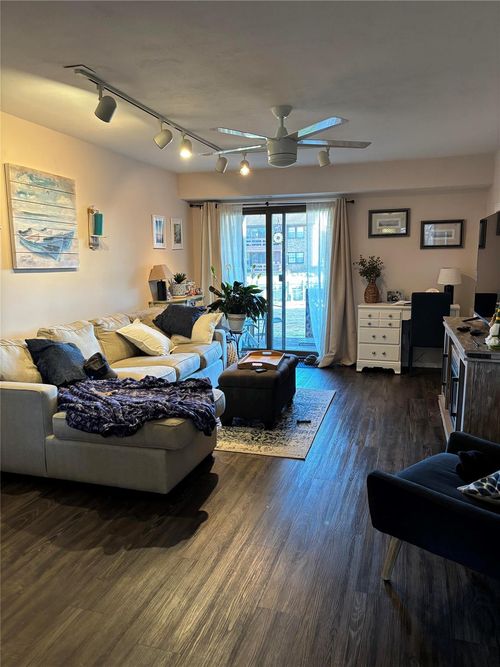 412 Mariners Way, Copiague, NY, 11726-5114 | Card Image