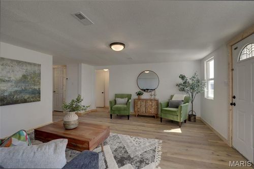 202 Congress St, La Belle, MO, 63447-2317 | Card Image