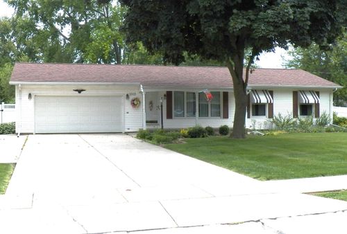 1001 N 40th St, Manitowoc, WI, 54220-3003 | Card Image