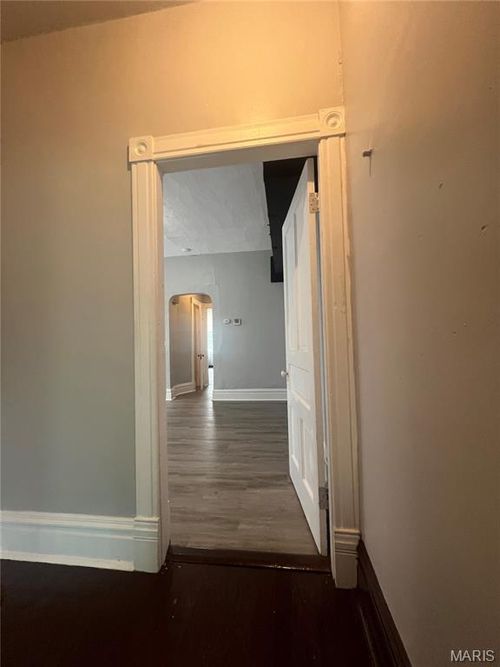 2f-3137 Chippewa St, Saint Louis, MO, 63118-3631 | Card Image