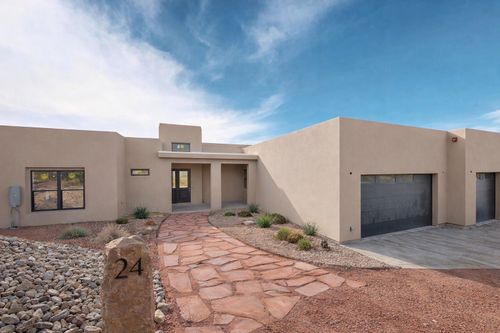 24 W Long View Dr, Santa Fe, NM, 87505-1511 | Card Image