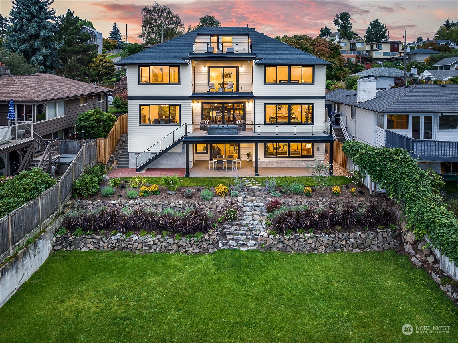 26th Ave, Seattle, WA 98199
