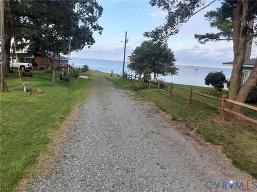 008 Lane Rd, Reedville, VA, 22539-4029 | Card Image