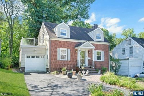 8 Roosevelt Ter, Livingston, NJ, 07039-2734 | Card Image
