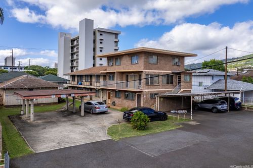 906 Hausten St, Honolulu, HI, 96826-3019 | Card Image
