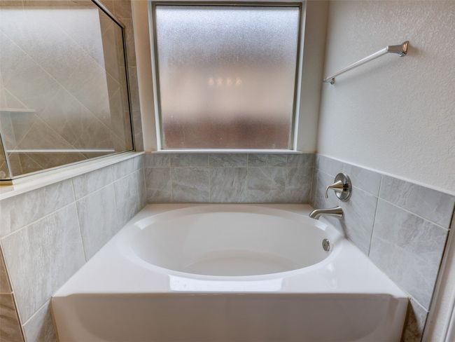 Garden tub to soak away your day | Image 27
