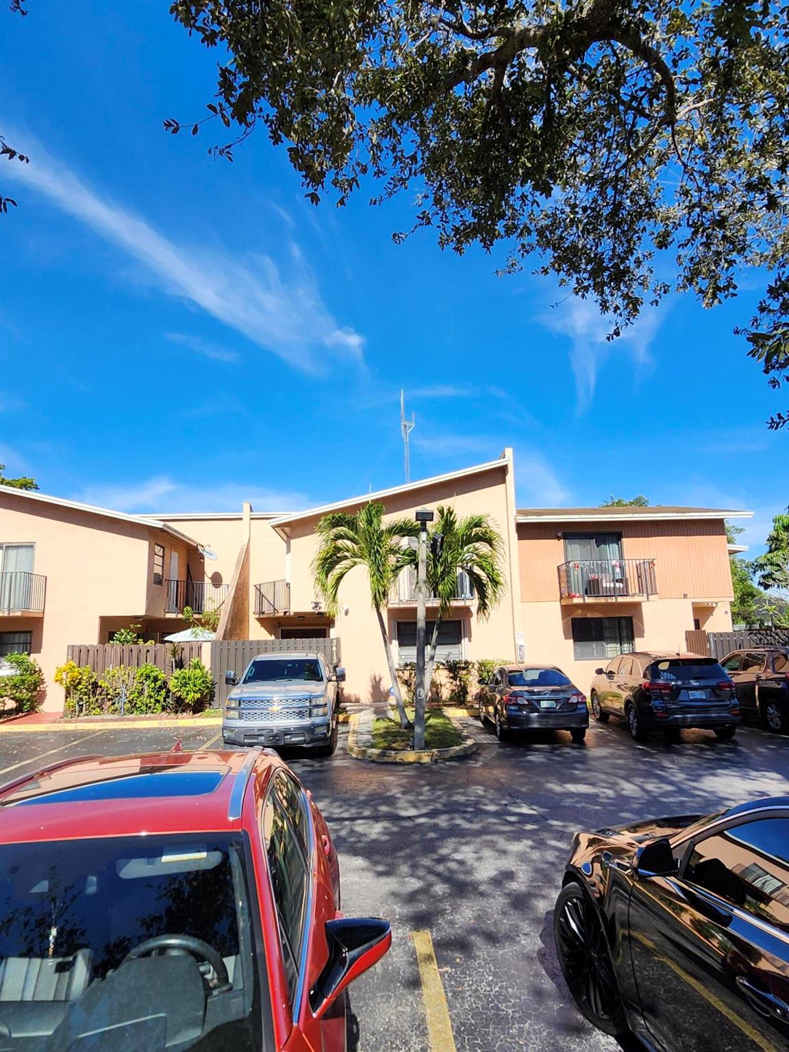 52nd Ave, Hollywood, FL 33023