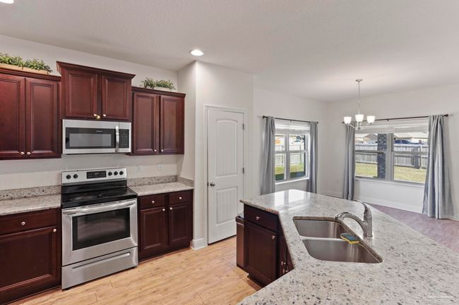422 Chickadee St, House other with 4 bedrooms, 2 bathrooms and 2 parking in Crestview FL | Image 16