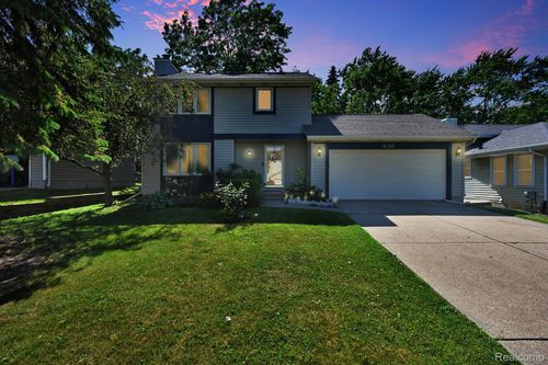 436 Dutch Hill Dr, Lansing, MI, 48917-3460 | Card Image