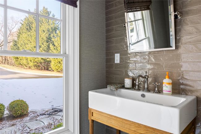 Bathroom with backsplash and a sink | Image 21