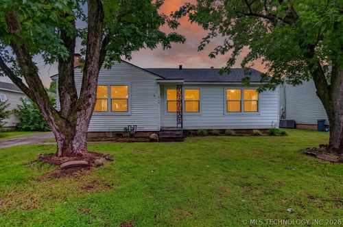 1860 S Armstrong Ave, Bartlesville, OK, 74003-6122 | Card Image