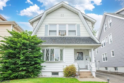 10 Walnut Pkwy, Montclair, NJ, 07042-4916 | Card Image