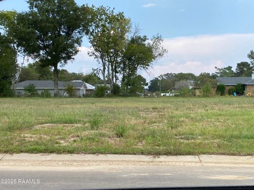102 Long Oak Ln, Youngsville, LA, 70592-5592 | Card Image