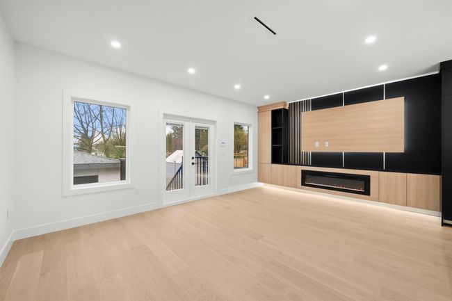 5628 Chaffey Ave, Home with 6 bedrooms, 5 bathrooms and 2 parking in Burnaby BC | Image 15
