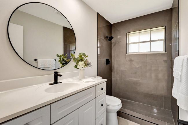 733 Nantucket Cir, Condo with 2 bedrooms, 2 bathrooms and null parking in Lake Worth FL | Image 25