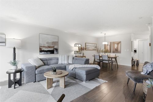 302-1121 Oscar St, Victoria, BC, V8V2X3 | Card Image