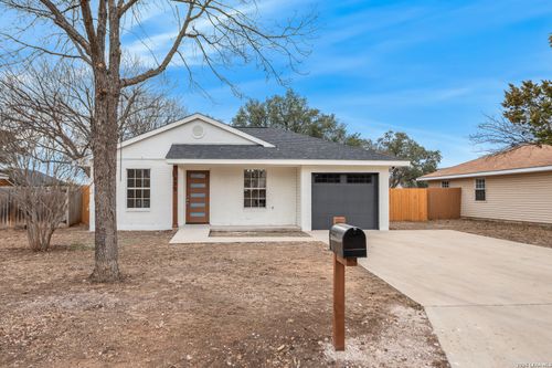 405 Goss St, Kerrville, TX, 78028-5726 | Card Image