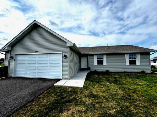 209 Autumnwood Ln, DAVIS JUNCTION, IL, 61020-9449 | Card Image