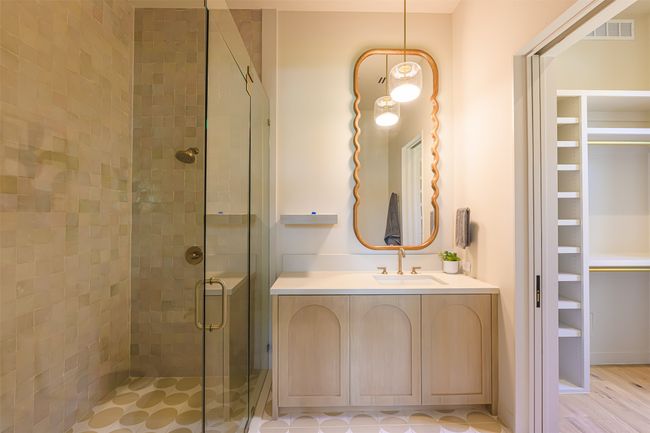 Downstairs Guest Bath | Image 33