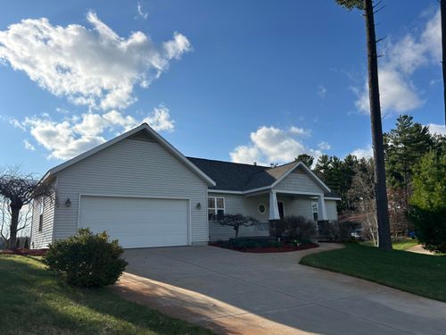 1921 Pineridge Dr, Hastings, MI, 49058-8133 | Card Image