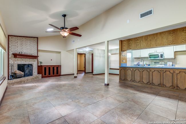 10615 Bar X Trl, House other with 3 bedrooms, 2 bathrooms and null parking in Helotes TX | Image 7