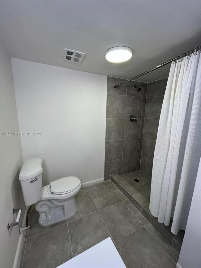 APT-205 - 16508 Ne 26 Th Ave, Condo with 2 bedrooms, 2 bathrooms and null parking in North Miami Beach FL | Image 12