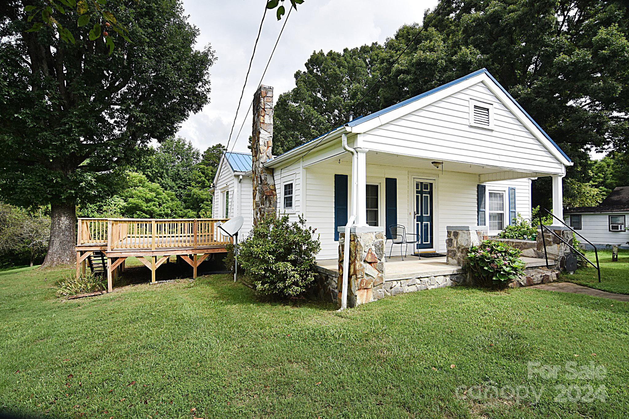 Whitnel Pl, Lenoir, NC 28645