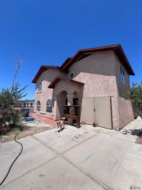 2227 S Maple Ave, Yuma, AZ, 85364-6572 | Card Image