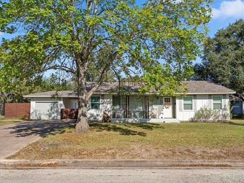 804 Peach St, El Campo, TX, 77437-2847 | Card Image
