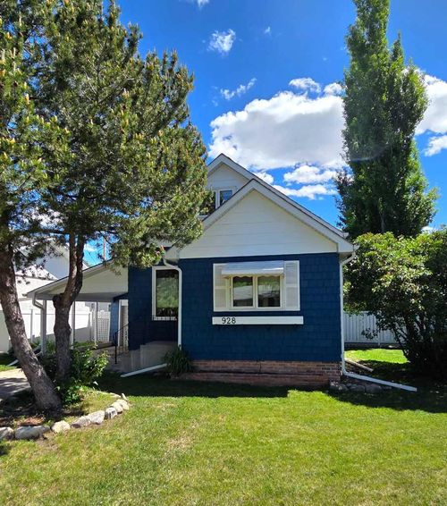 928 18a St Ne, Calgary, AB, T2E4W4 | Card Image