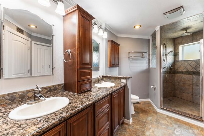 Primary ensuite bath | Image 8