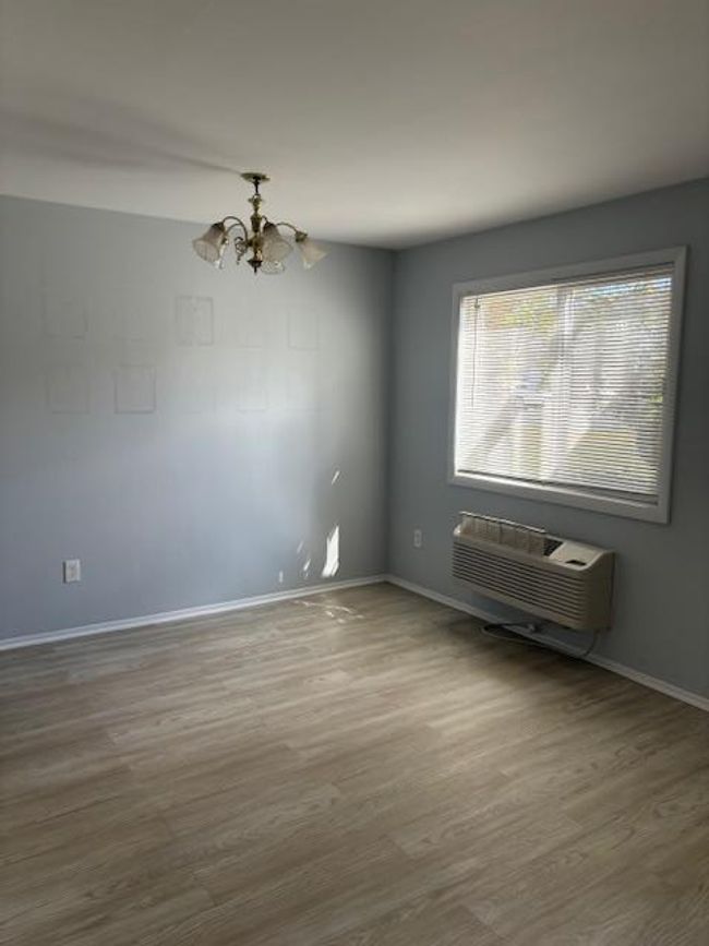 Wall mounted ac/heat unit in dining room | Image 7