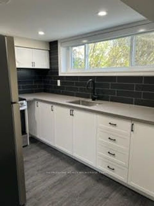 1480 Freeport Dr, Mississauga, ON, L5C1S8 | Card Image