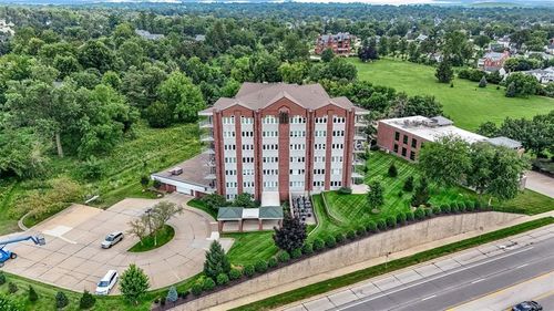 303-111 Cottage Grove Ave Se, Cedar Rapids, IA, 52403-1751 | Card Image