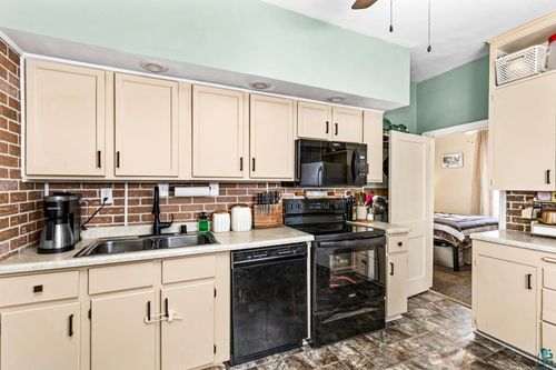 411 N N 52nd Ave W, Duluth, MN, 55807-2613 | Card Image