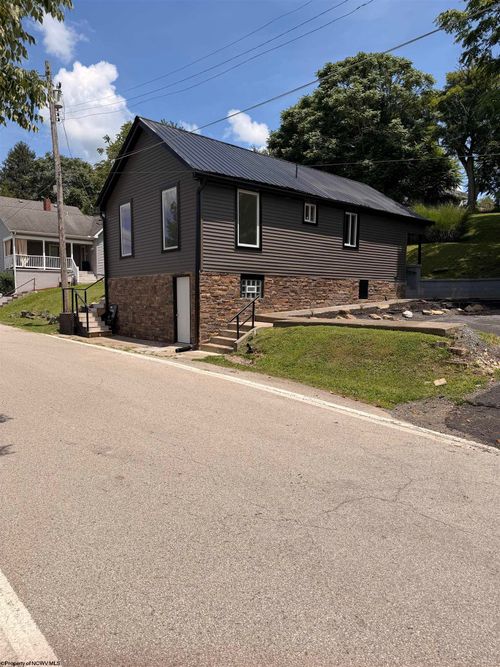 357 Satterfield St, Fairmont, WV, 26554-3956 | Card Image