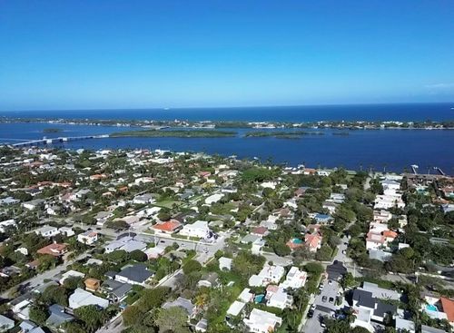 368 Plymouth Rd, West Palm Beach, FL, 33405-3220 | Card Image