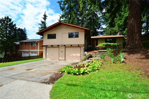 18215 108th Ave Ne, Bothell, WA, 98011-3203 | Card Image