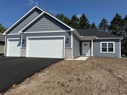 442 Village Ln, Ripon, WI, 54971-5600 | Card Image