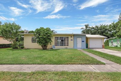 3280 Se Monte Vista Street, House other with 2 bedrooms, 2 bathrooms and null parking in Port St Lucie FL | Image 1