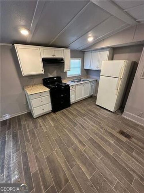 114 Skyland Dr E, Locust Grove, GA, 30248-3832 | Card Image