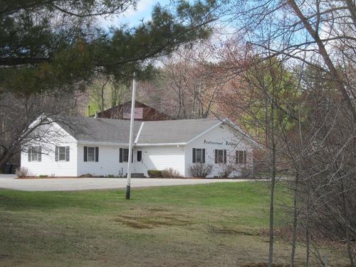 8 Luxury Dr, Newport, NH, 03773-1495 | Card Image